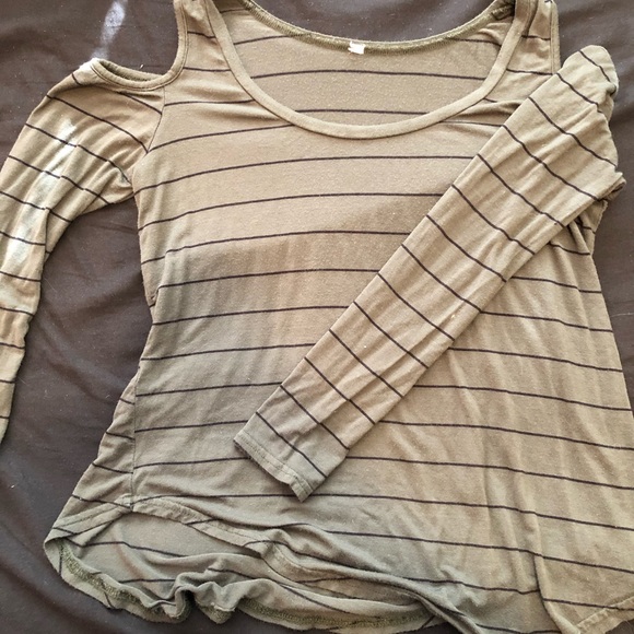 Tops - Cold shoulder long sleeve